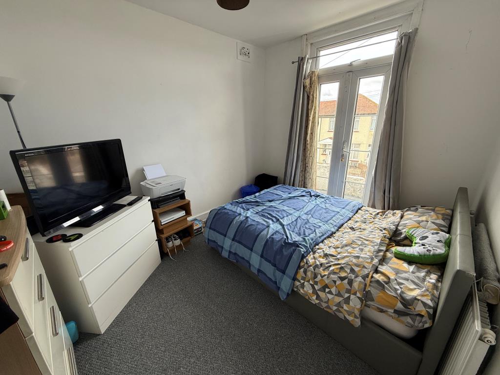 Lot: 1 - DETACHED FREEHOLD BLOCK OF FLATS - First floor bedroom one